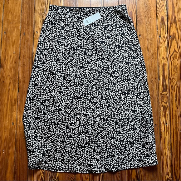 Black and white midi skirt from Francesca’s, NWT!! - Picture 2 of 3